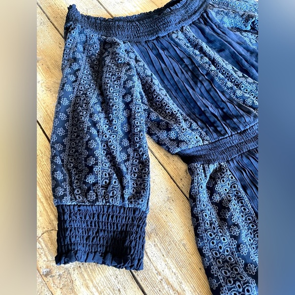 Alice + Olivia Pammy Navy Eyelet Lace Off Shoulder Mini Dress Size Med - Picture 4 of 7